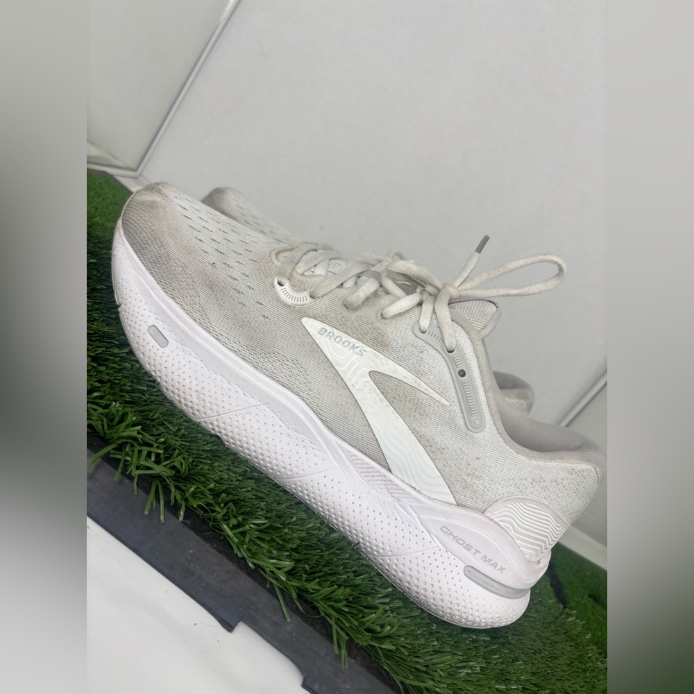 Size 11 Brooks Ghost Max White Oyster Women Sneakers Running Shoes